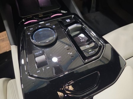 2026 BMW 5 Series  thumbnail