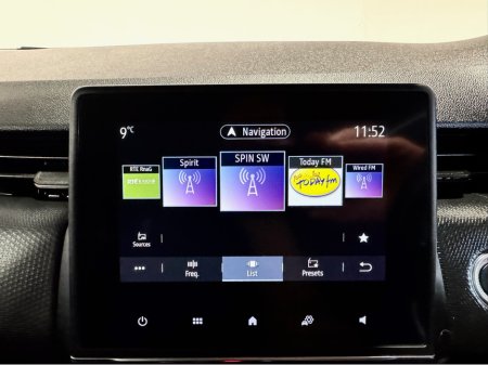 2020 Renault Clio 1.0 ICONIC TCE 100PS 5DR €12,990 thumbnail