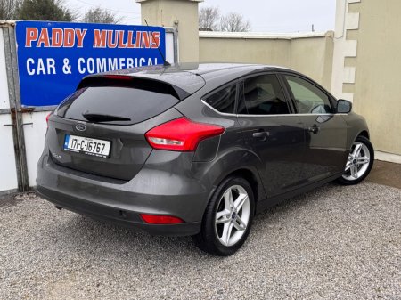 2017 Ford Focus - thumbnail 5