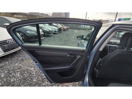 2011 Volkswagen Passat - thumbnail 11