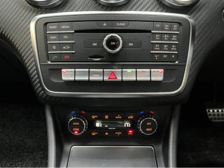 2016 Mercedes-Benz A Class 2016 MERCEDES-BENZ A180 SPORT RADAR SAFETY PACKAGE 1.6 AUTOMATIC / CRUISE CONTROL / REVERSE CAMERA / ELECTRIC MEMORY & HEATED SEATS / PADDLE SHIFTERS AND MORE thumbnail