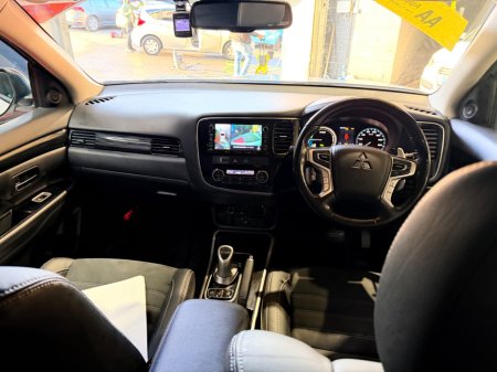 2016 Mitsubishi Outlander - thumbnail 12