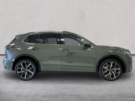 2025 Volkswagen Tiguan - thumbnail 2