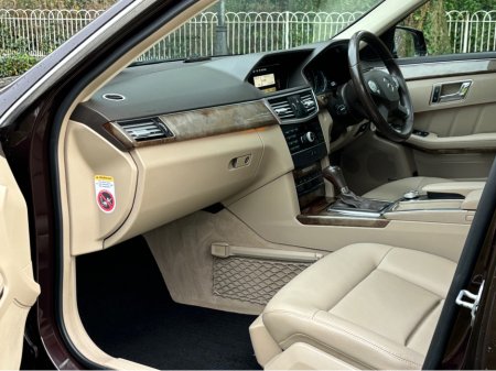 2011 Mercedes-Benz E Class E220 CDI ELEGANCE 7 SEATER €8,999 thumbnail