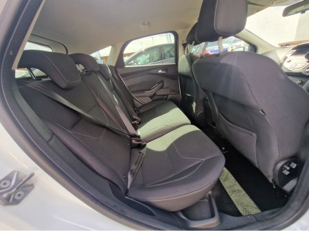 2015 Ford Focus - thumbnail 31