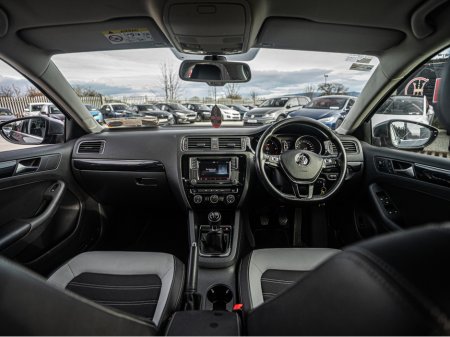 2017 Volkswagen Jetta - thumbnail 8