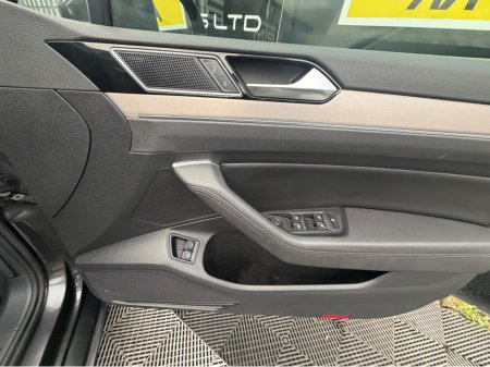 2018 Volkswagen Passat - thumbnail 25