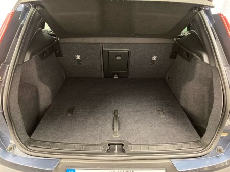 2022 Volvo XC40 - thumbnail 11