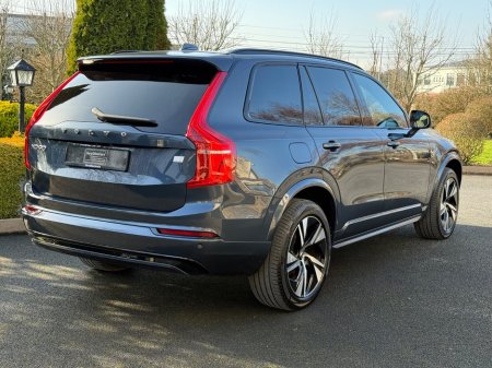 2022 Volvo XC90 PHEV T8 (390hp) R-Design AWD €56,900 thumbnail