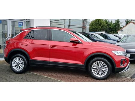 2024 Volkswagen T-Roc LIFE 2.0 TDI 116HP *APP CONNECT, ADAPTIVCE CRUISE CONTRO, BLUETOOTH* €31,495 thumbnail