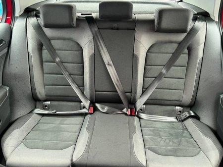 2018 Volkswagen Golf HIGHLINE R-LINE 1.0 TSI // 17" ALLOYS // APPLE CARPLAY/ANDROID AUTO // HEATED SEATS €18,900 thumbnail