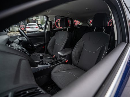 2016 Ford Focus - thumbnail 25