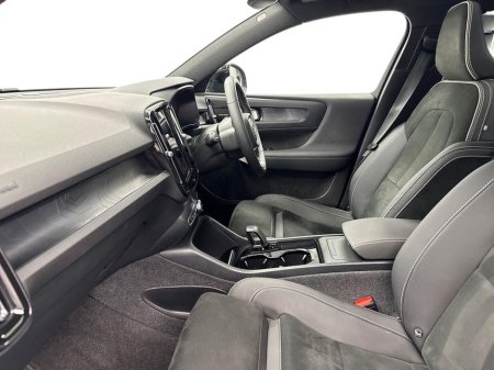 2023 Volvo XC40 - thumbnail 2