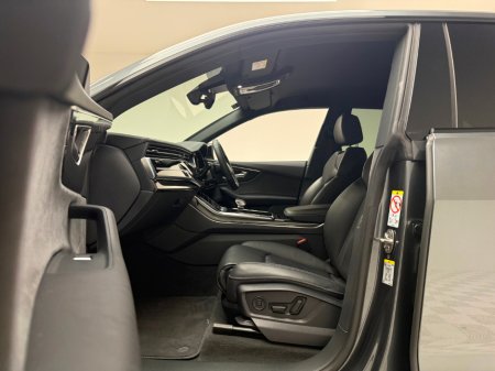 2023 Audi Q8 55 TFSI E S LINE BLACK ED 381HP QUATTRO €75,990 thumbnail