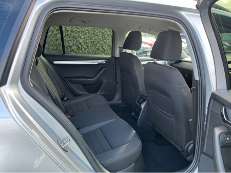 2019 Skoda Octavia AMBITION ESTATE 1.6 DIESEL //REVERSE CAMERA//CARPLAY// €16,950 thumbnail