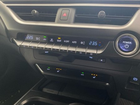 2022 Lexus UX 250 H Dynamic €36,950 thumbnail