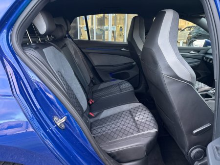 2023 Volkswagen Golf R-LINE 1.5 TSI MHEV 1 130HP €29,950 thumbnail