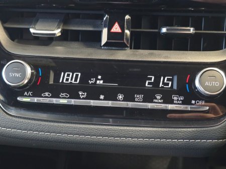 2024 Toyota Corolla Hybrid Luna H/B Automatic €28,950 thumbnail