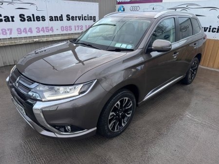 2016 Mitsubishi Outlander - thumbnail 9