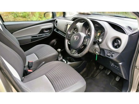 2020 Toyota Yaris - thumbnail 9