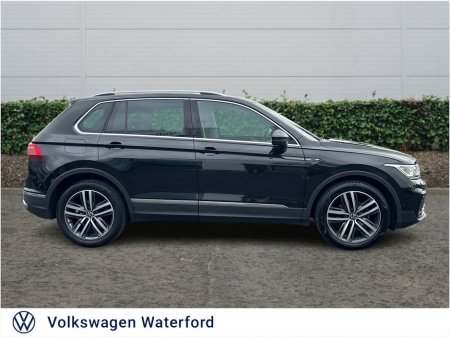 2022 Volkswagen Tiguan 2.0 TDI 150HP Elegance €34,975 thumbnail