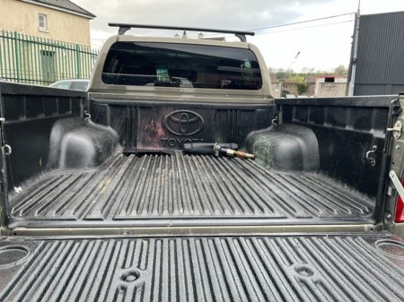 2025 Toyota Hilux - thumbnail 10