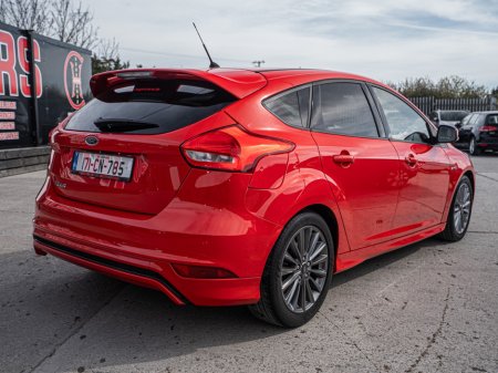 2017 Ford Focus - thumbnail 13