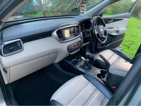 2019 Kia Sorento - thumbnail 3