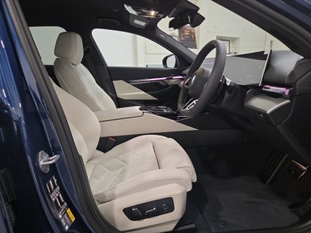 2026 BMW 5 Series  thumbnail