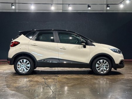 2017 Renault Captur 1.2 PETROL AUTO - CRUISE CONTROL - HEATING / AC CONTROLS - ALL ELECTRIC WINDOWS €14,450 thumbnail