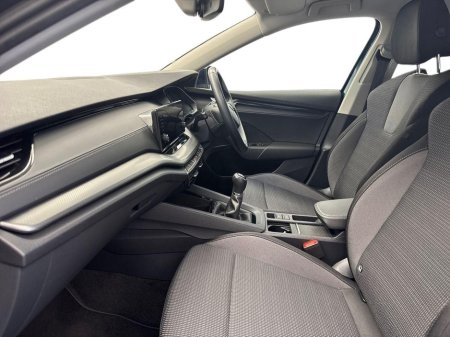 2024 Skoda Octavia - thumbnail 2