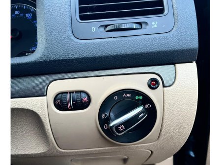 2004 Volkswagen Golf 1.6 COMFORT 5DR 102BHP €3,950 thumbnail