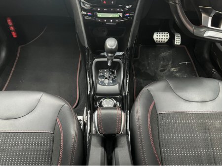 2018 Peugeot 2008 - thumbnail 19