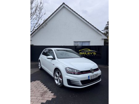 2013 Volkswagen Golf - thumbnail 2