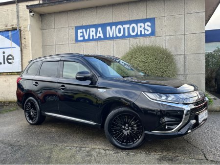 2021 Mitsubishi Outlander 4WD BLACK EDITION PLUG IN HYBRID 2.4 PETROL //HALF LEATHER HEATED SEATS AND STEERING WHEEL//REVERSE CAMERA//KEYLESS ENTRY//ADAPTIVE CRUISE CONTROL//