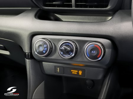 2024 Toyota Yaris (241) LUNA 1.5 PETROL IRISH CAR 1 OWNER €22,495 thumbnail