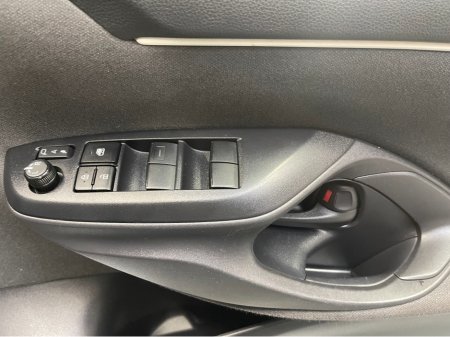 2020 Toyota Yaris - thumbnail 11