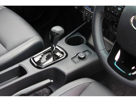 2025 Toyota Hilux - thumbnail 7