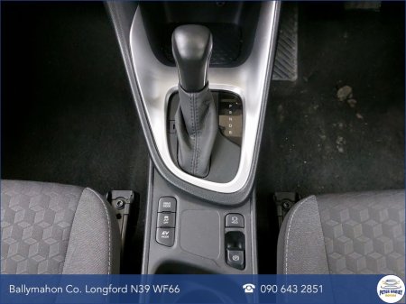 2024 Toyota Yaris Yaris Hybrid Luna €23,950 thumbnail