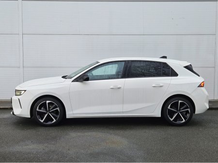 2025 Opel Astra ELEGANCE 1.2 110PS €28,950 thumbnail