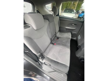 2014 Toyota Prius Alpha - thumbnail 13