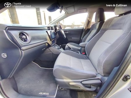 2018 Toyota Auris HYBRID LUNA SPORT 4DR AUTO €17,950 thumbnail