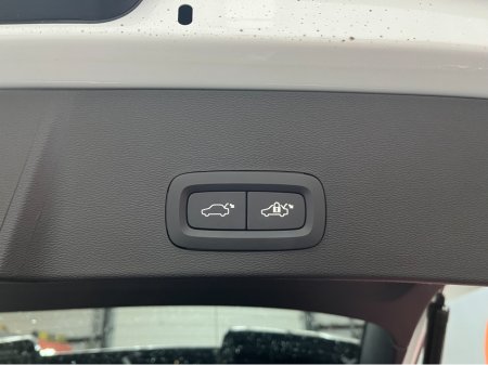 2023 Volvo XC40 - thumbnail 7