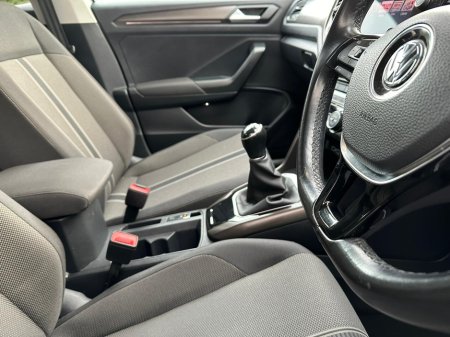 2018 Volkswagen T-Roc 1.0 TSI DESIGN 115HP LOW KM €17,995 thumbnail