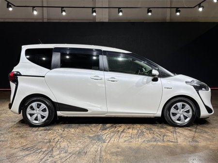 2019 Toyota Sienta HYBRID 1.5L AUTOMATIC - 7 SEATER - A/C CONTROLS - CRUISE CONTROL €17,950