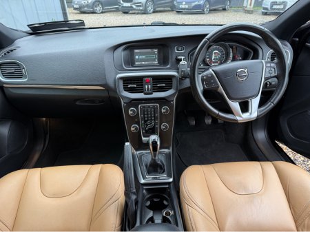 2019 Volvo V40 2.0D D3 MOMENTUM ED 5DR €13,950 thumbnail
