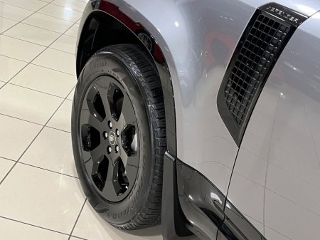 2023 Land Rover Defender - thumbnail 12