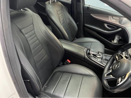 2019 Mercedes-Benz E Class 2019 MERCEDES-BENZ E220D ADVANTGARDE 2.0 AUTOMATIC / CRUISE CONTROL / 360° PARKING CAMERA / ELECTRIC MEMORY & HEATED SEATS / PANORAMIC SUNROOF / PADDLE SHIFTERS / APPLE CARPLAY / AMBIENT LIGHTS thumbnail