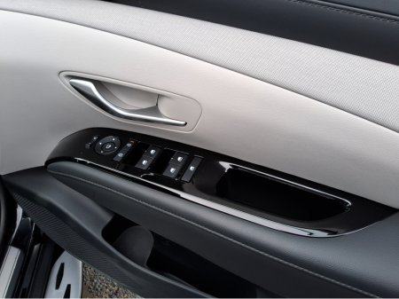 2025 Hyundai Tucson PLATINUM PHEV  - Only 4,000 Km - Top Spec - Side Steps - €46,950 thumbnail