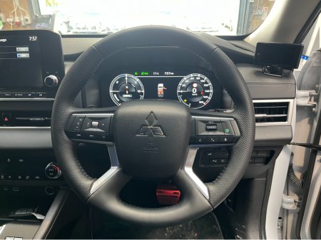 2023 Mitsubishi Outlander - thumbnail 9
